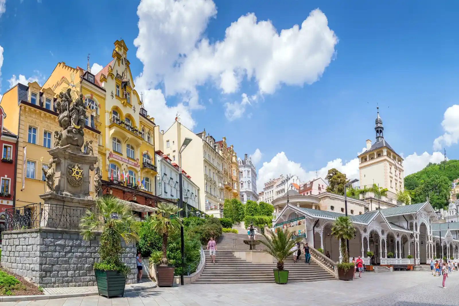 Karlovy Vary - tržní kolonáda, morový sloup